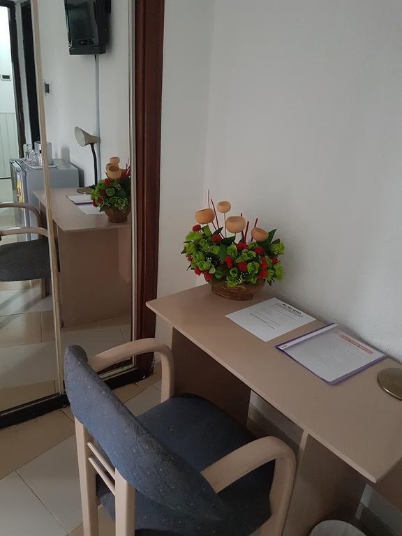 Hill View Hotel West Airport อักกรา ภายนอก รูปภาพ