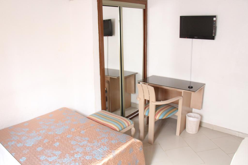 Hill View Hotel West Airport อักกรา ภายนอก รูปภาพ